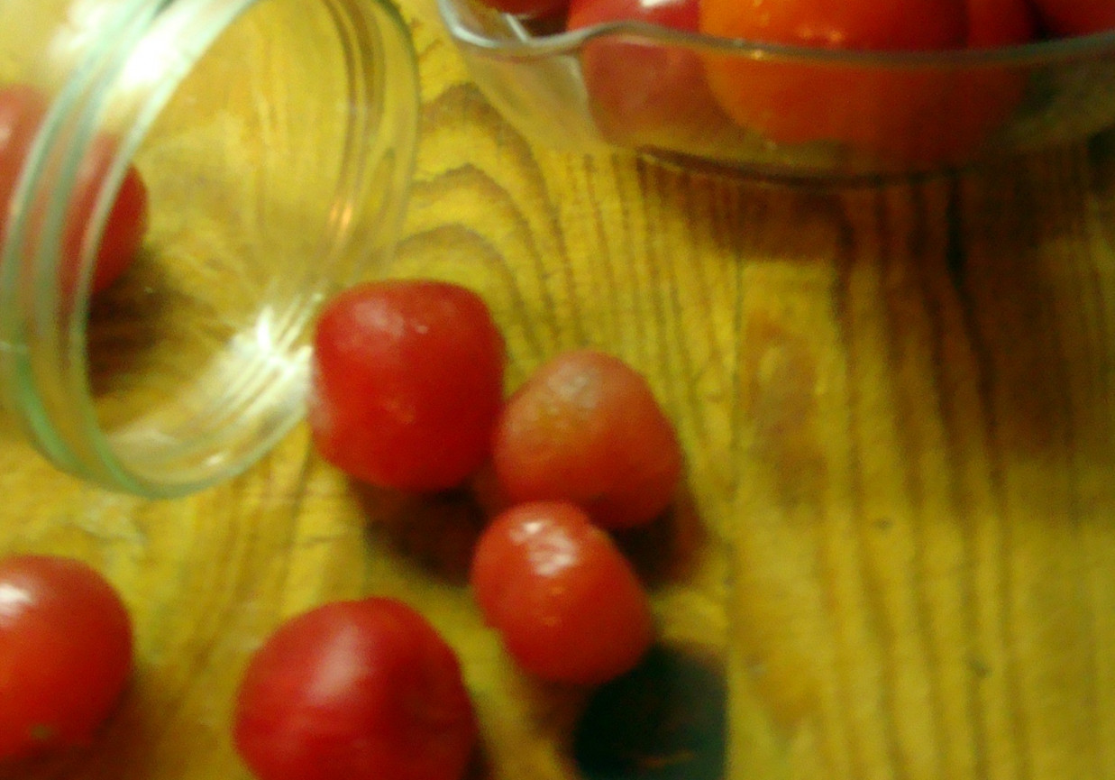 Pomidorki w sosie pomidorowym foto