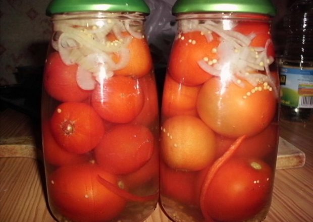 Fotografia przedstawiająca Pomidorki w zalewie na zimę