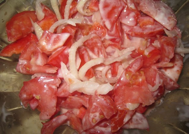 Fotografia przedstawiająca Pomidorki z cebulką