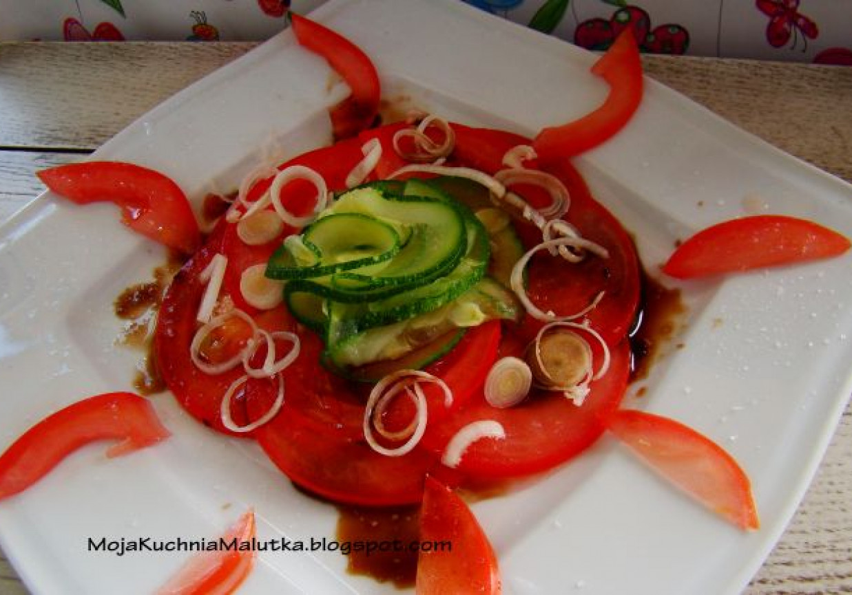 Pomidorki z cukinią i octem balsamicznym foto