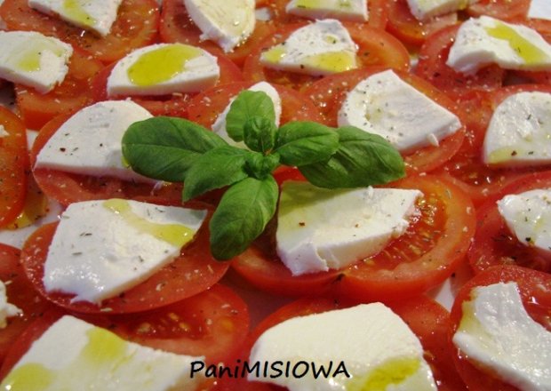Fotografia przedstawiająca Pomidorki z mozzarellą
