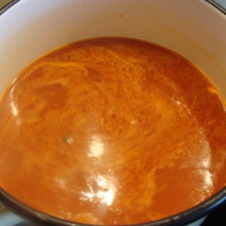Krok 3 - Pomidorowa na rosole z makaronem foto