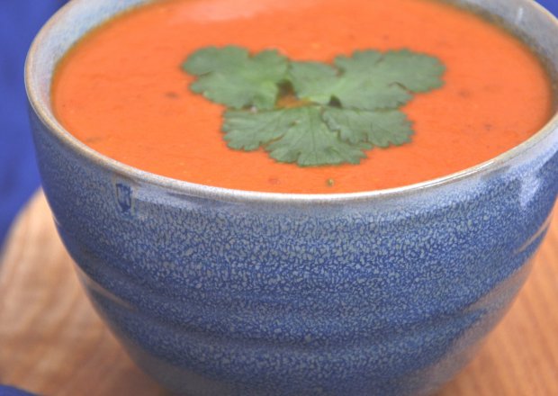Fotografia przedstawiająca Pomidorowa o smaku curry z mleczkiem kokosowym