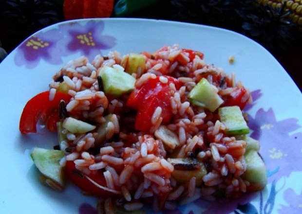 Fotografia przedstawiająca Pomidorowa sałatka ryżowa