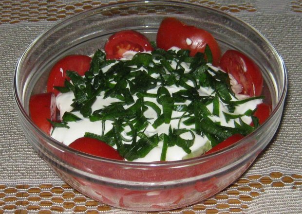 Fotografia przedstawiająca Pomidorowa sałatka