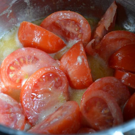 Krok 1 - Pomidorowa z bazylią i mozzarellą foto