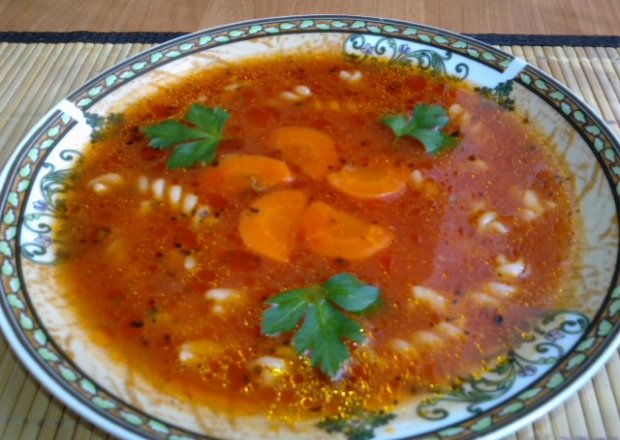 Fotografia przedstawiająca Pomidorowa z bazylią