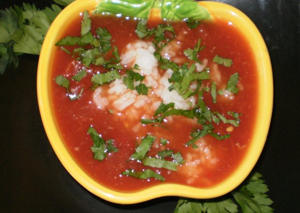 Fotografia przedstawiająca Pomidorowa z całych pomidorów na wieprzowinie  :