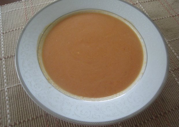 Fotografia przedstawiająca Pomidorowa z kokosem