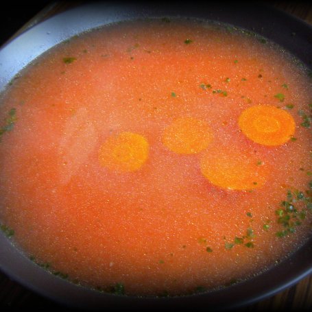 Krok 3 - Pomidorowa z lubczykiem i majerankiem foto