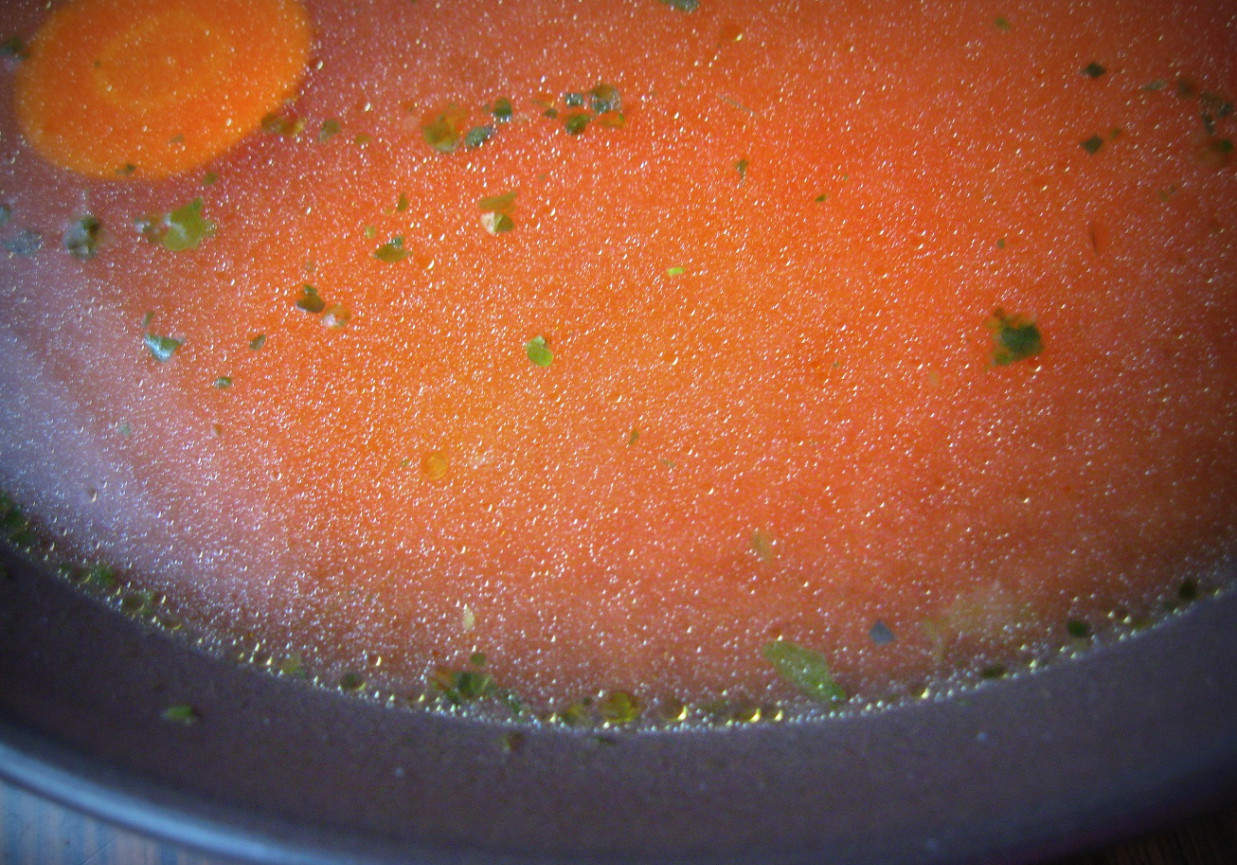 Pomidorowa z lubczykiem i majerankiem foto