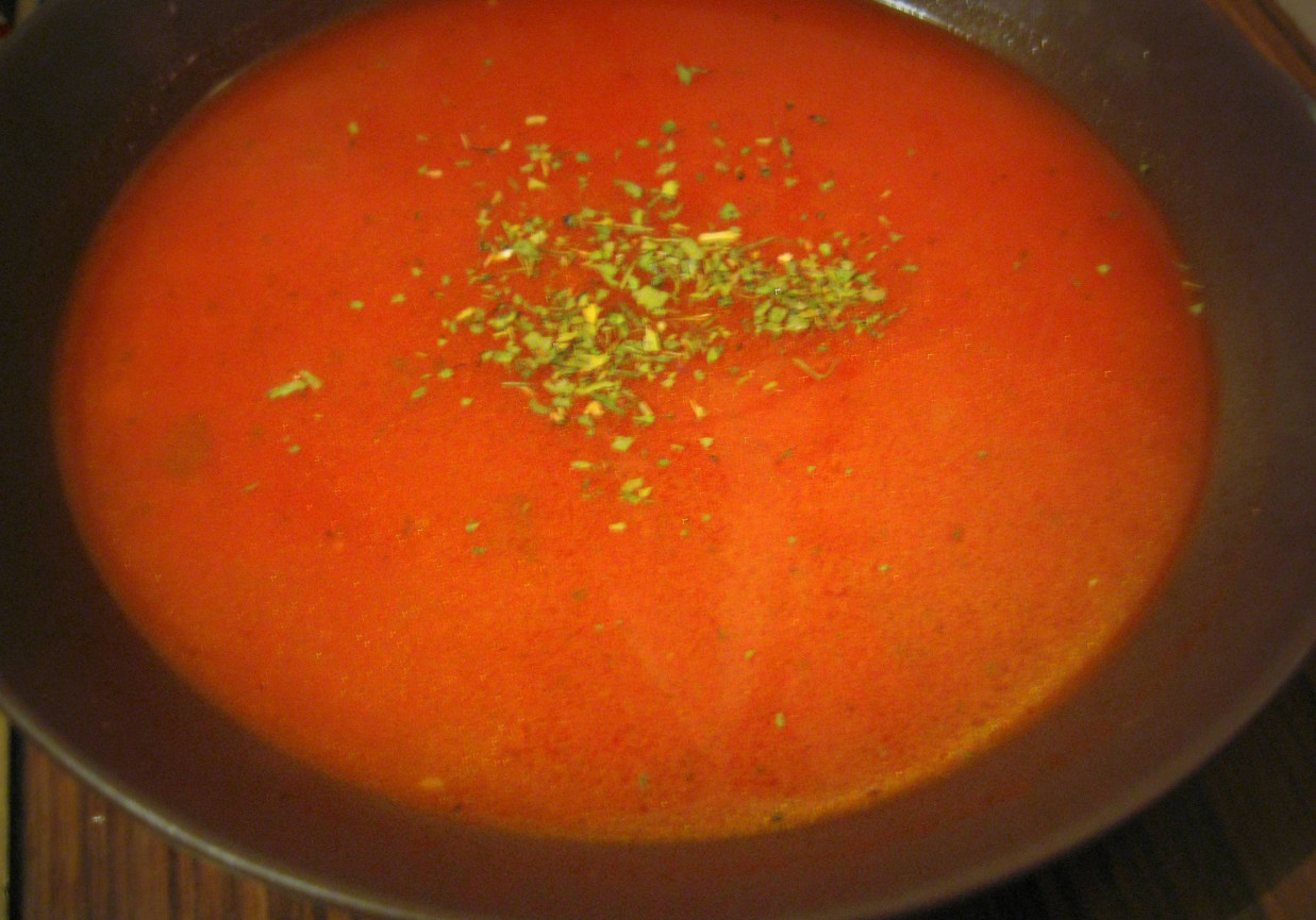 Pomidorowa z lubczykiem i majerankiem foto