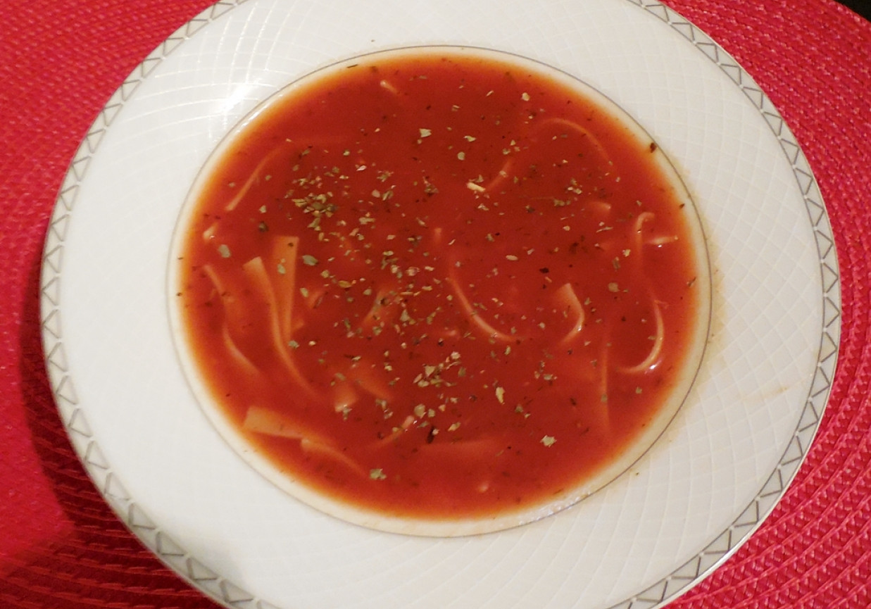 Pomidorowa z makaronem foto