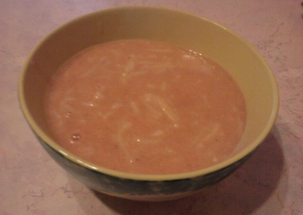 Fotografia przedstawiająca Pomidorowa z mozzarellą