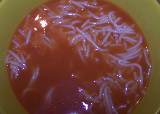 Fotografia przedstawiająca Pomidorowa z nitkami