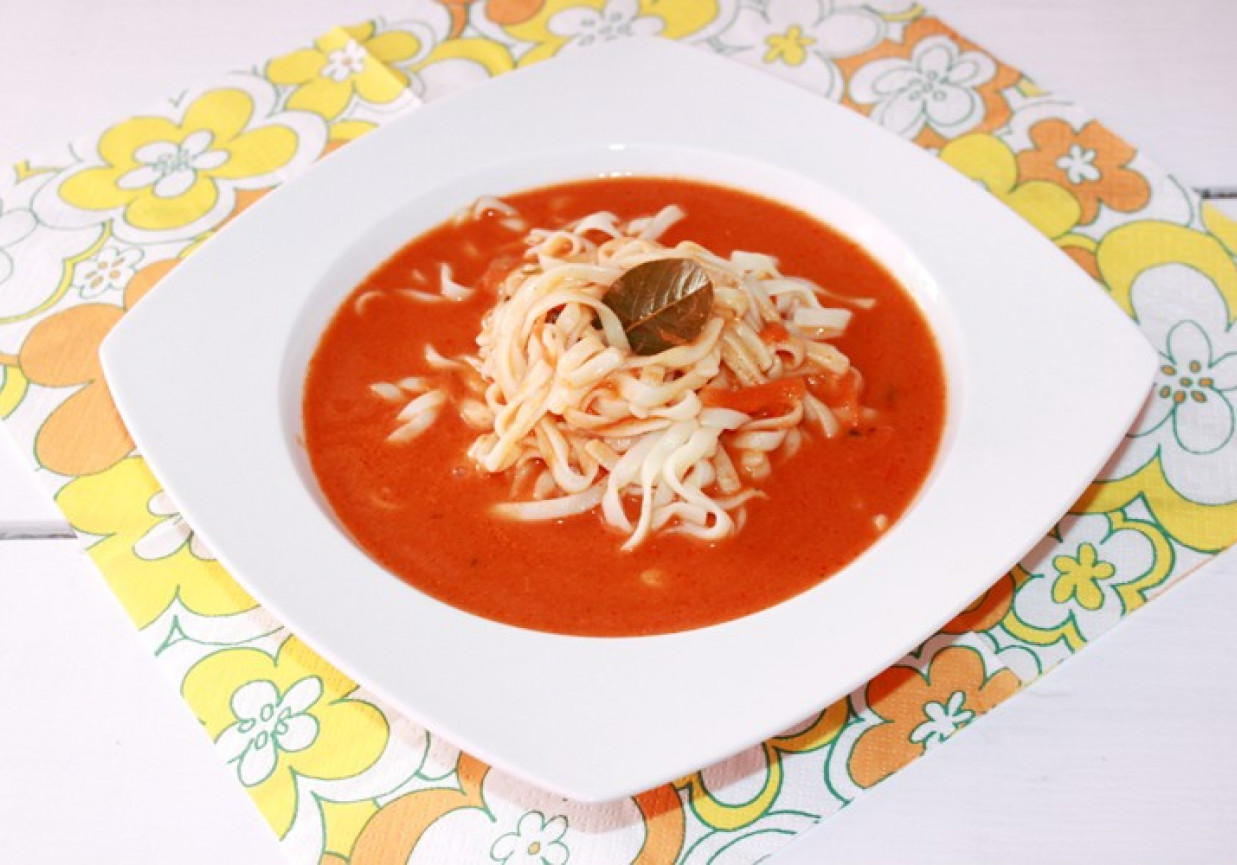 Pomidorowa z nutą kardamonu i gozdzików foto
