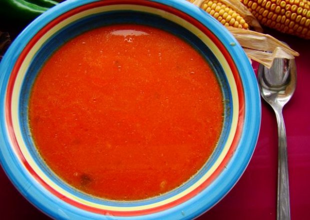 Fotografia przedstawiająca Pomidorowa z pieczoną papryką