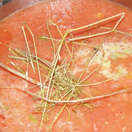 Krok 2 - pomidorowa z pomidorów na udach kurczaka z ryżem... foto