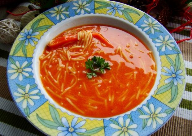 Fotografia przedstawiająca Pomidorowa z przecieru