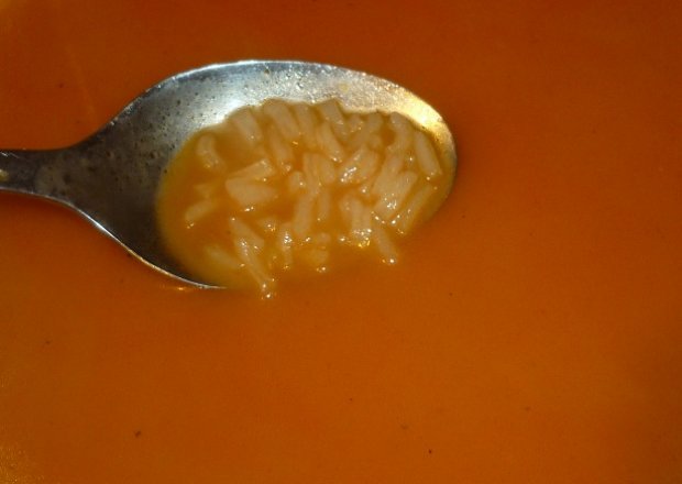 Fotografia przedstawiająca Pomidorowa z ryżem
