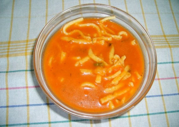 Fotografia przedstawiająca pomidorowa z soku pomidorowego