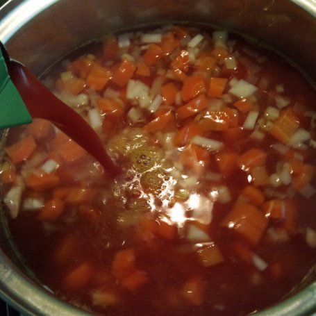 Krok 2 - Pomidorowa z soku z gwiazdkami foto