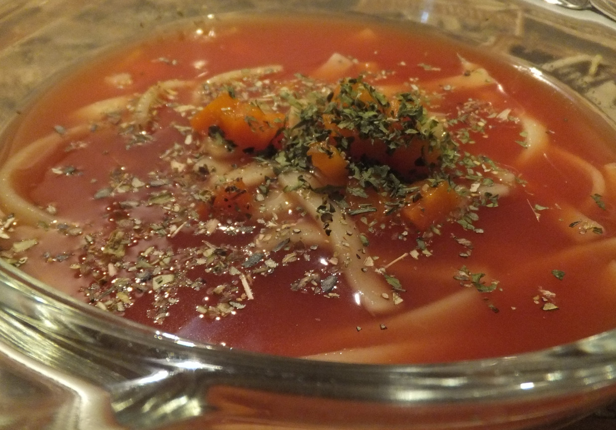 Pomidorowa z zapiekanym makaronem i oregano foto