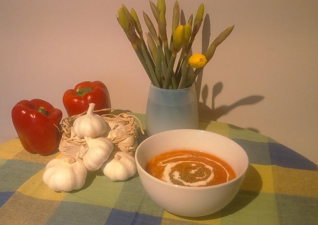 Fotografia przedstawiająca Pomidorowa ze świeżych pomidorów