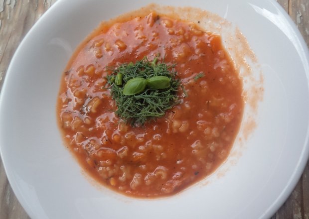 Fotografia przedstawiająca Pomidorowa ze świeżym szpinakiem i koperkiem :)