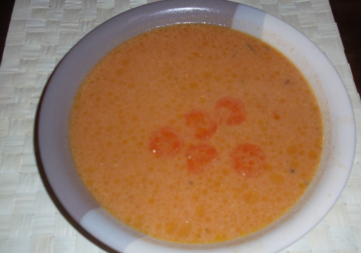 Pomidorowa zupa krem foto