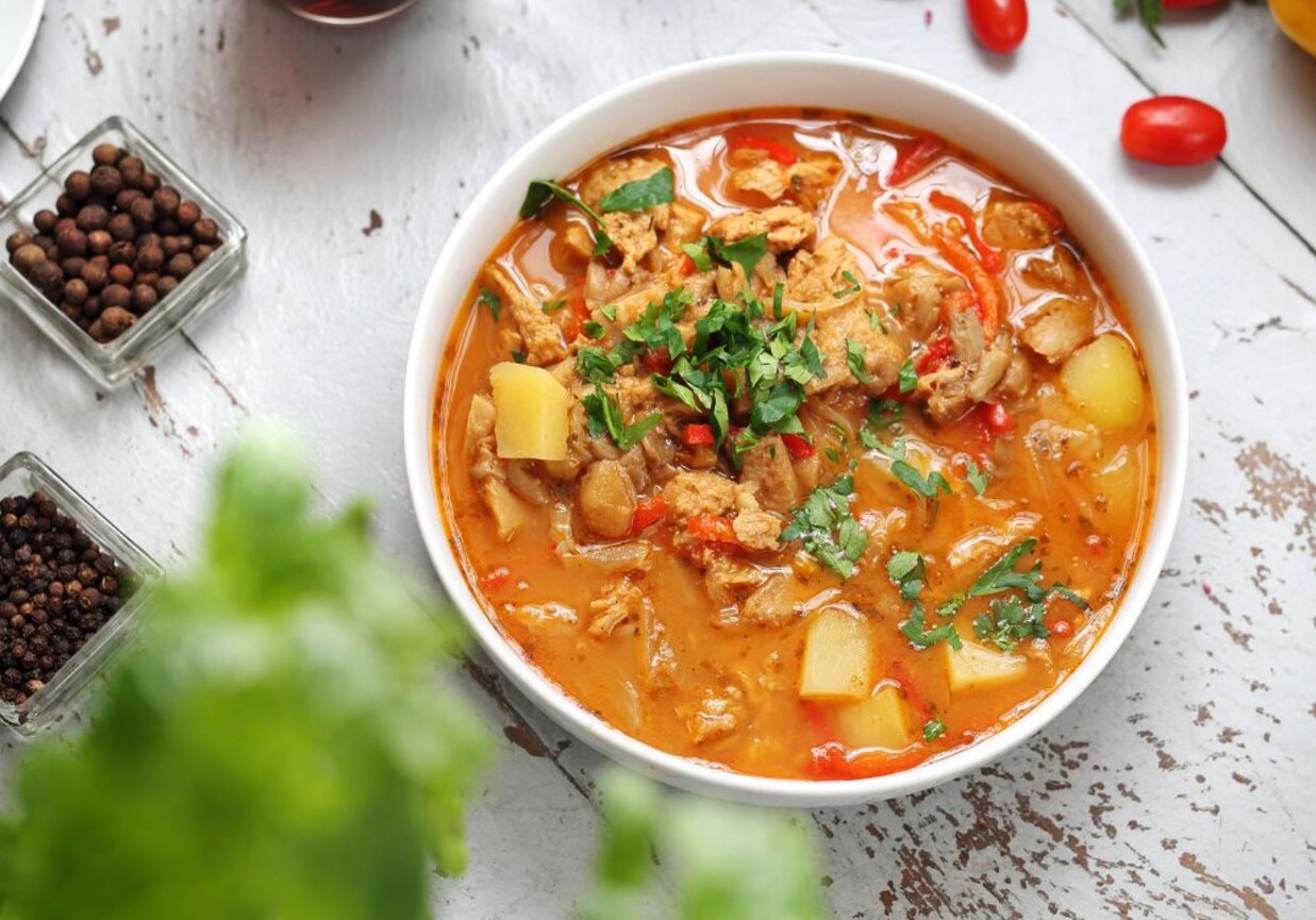 Pomidorowe flaki z boczniaka. foto