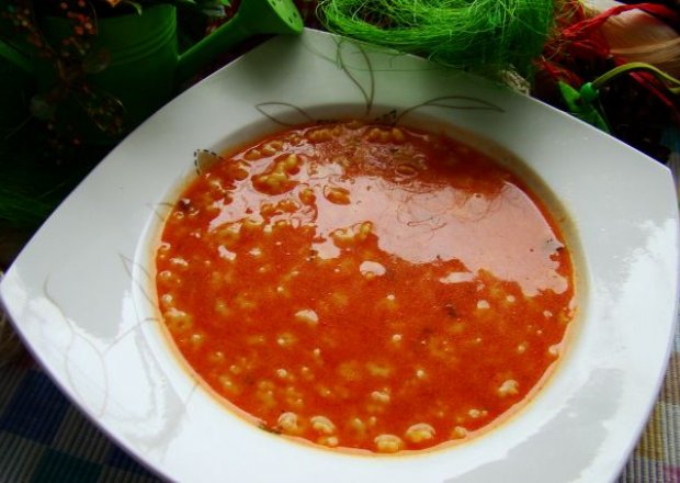 Fotografia przedstawiająca Pomidorówka na soku pomidorowym