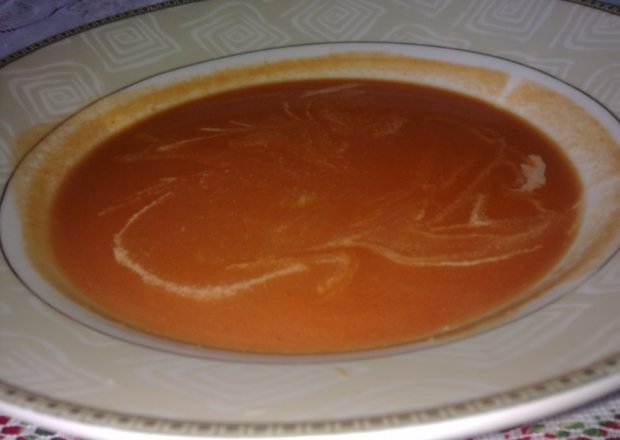 Fotografia przedstawiająca pomidorówka na szybko