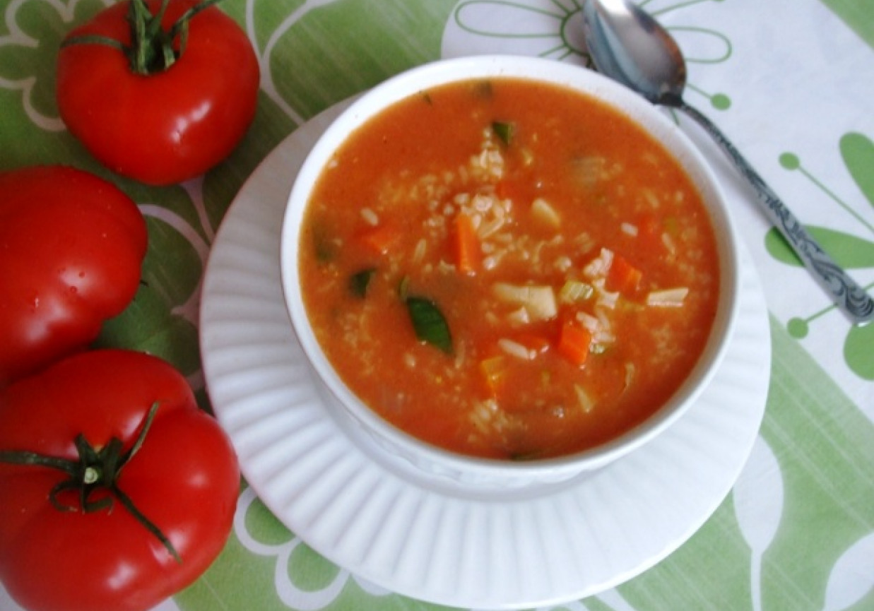 Pomidorówka warzywna z ryżem foto
