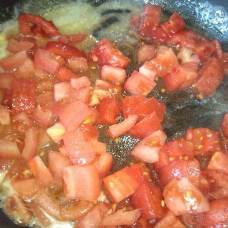 Krok 4 - Pomidorówka z duszonymi pomidorami  foto