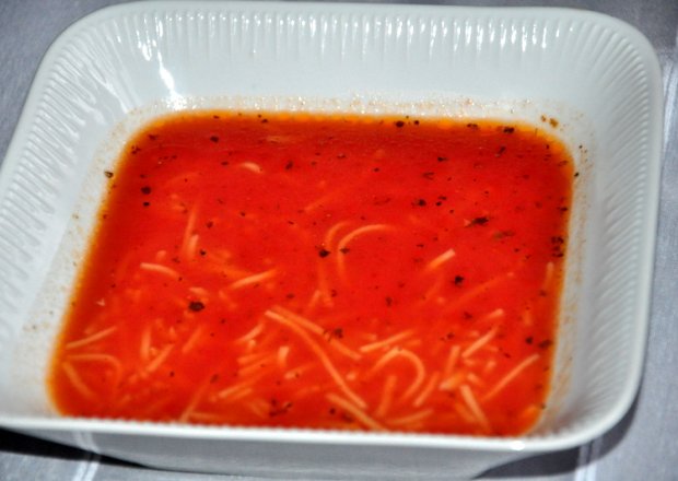 Fotografia przedstawiająca Pomidorówka z majerankiem