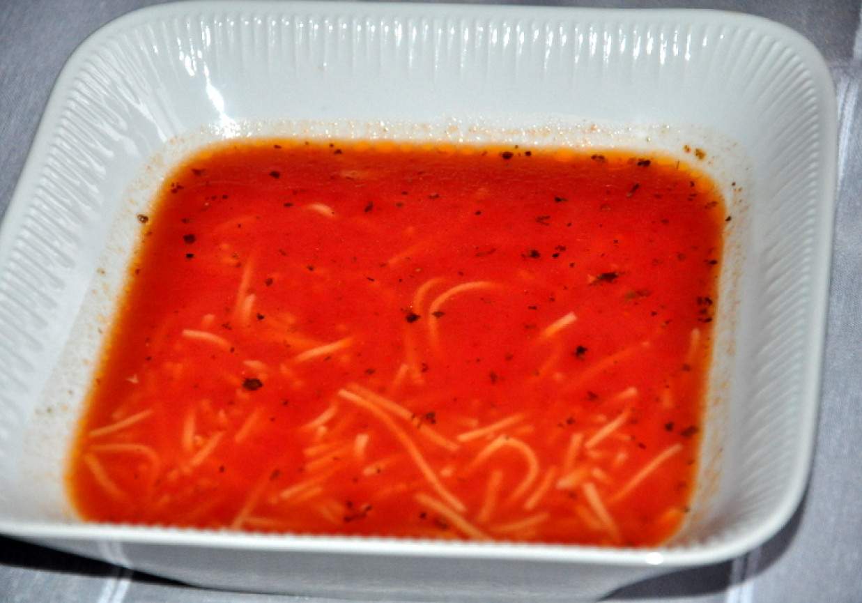 Pomidorówka z majerankiem foto