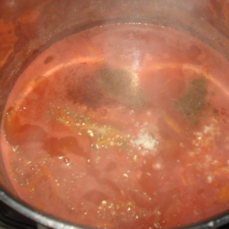 Krok 6 - Pomidorówka z przecieru pomidorowego z koperkiem foto