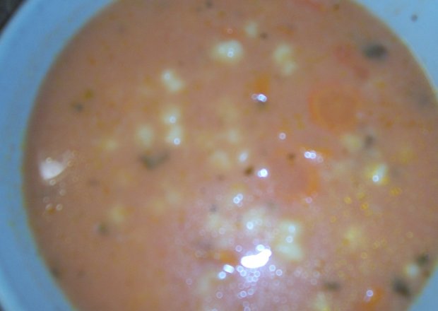 Fotografia przedstawiająca pomidorówka z zacierką