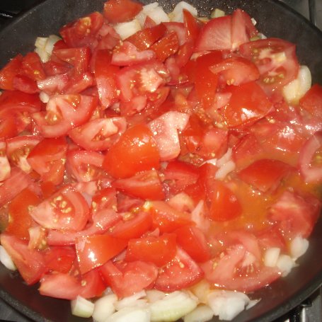 Krok 3 - Pomidorówka ze świezych pomidorów z lanym ciastem  foto