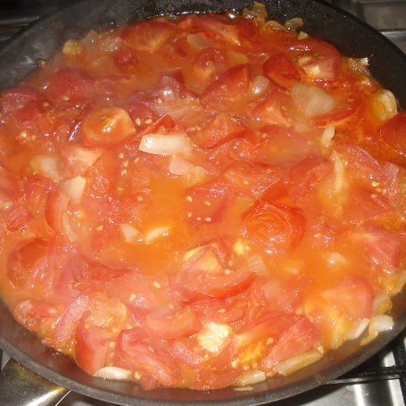 Krok 5 - Pomidorówka ze świezych pomidorów z lanym ciastem  foto