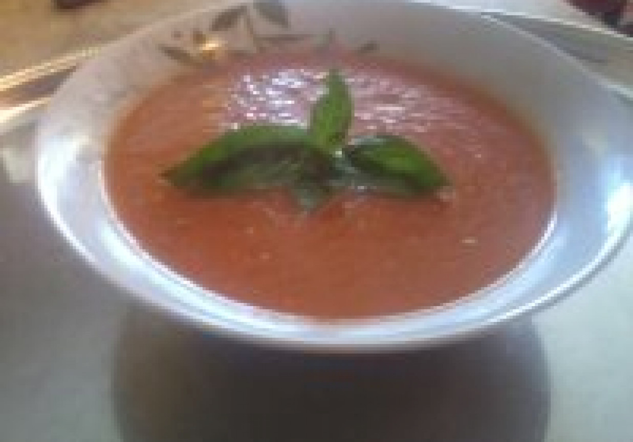 Pomidorowo- cukiniowy krem z dodatkiem bazyli foto