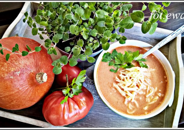 Fotografia przedstawiająca Pomidorowo - dyniowa zupa Zewy