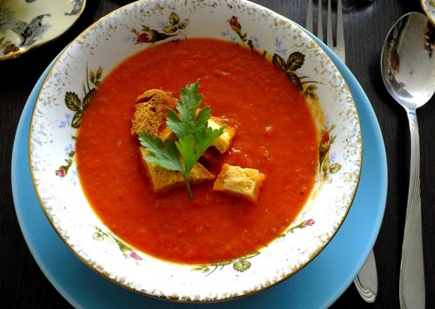 Fotografia przedstawiająca Pomidorowo - paprykowa zupa krem