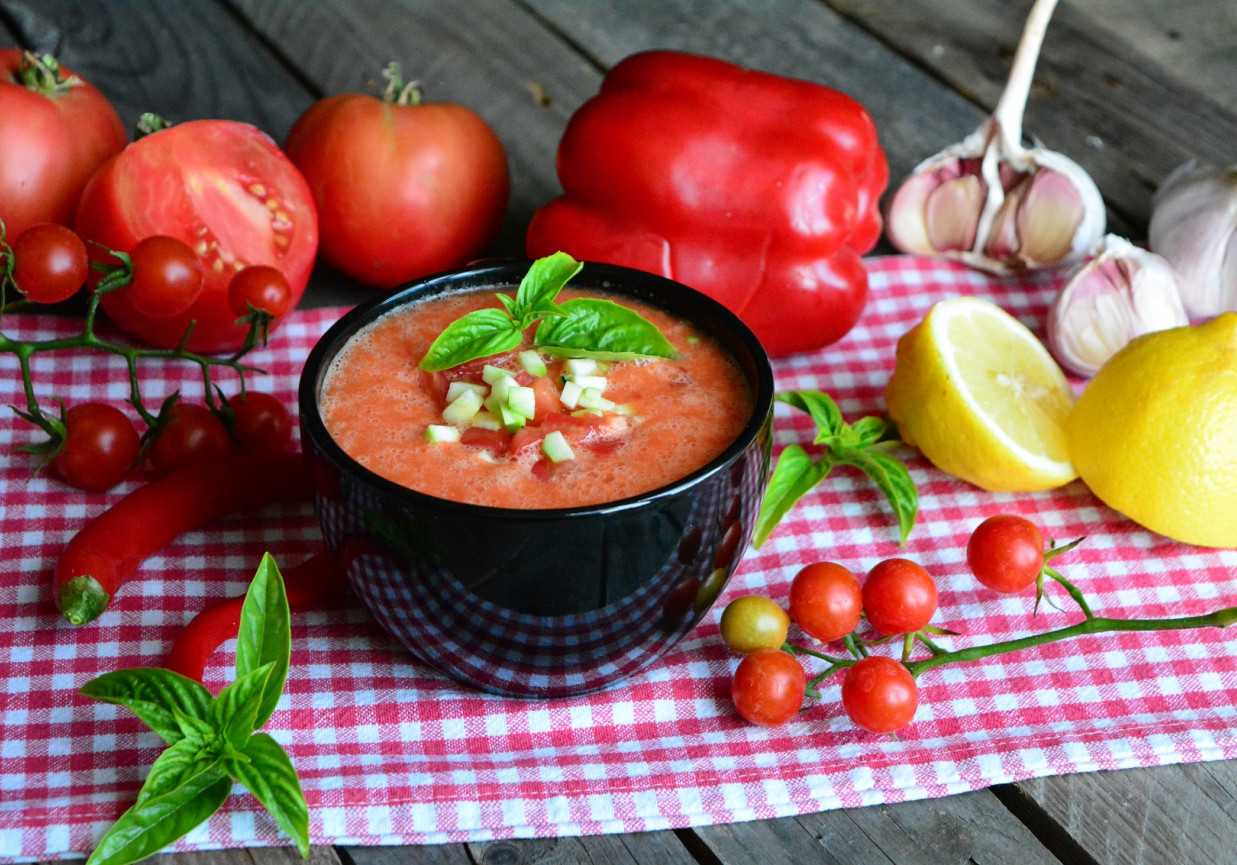 Pomidorowo – paprykowy chłodnik z nutką ostrości foto