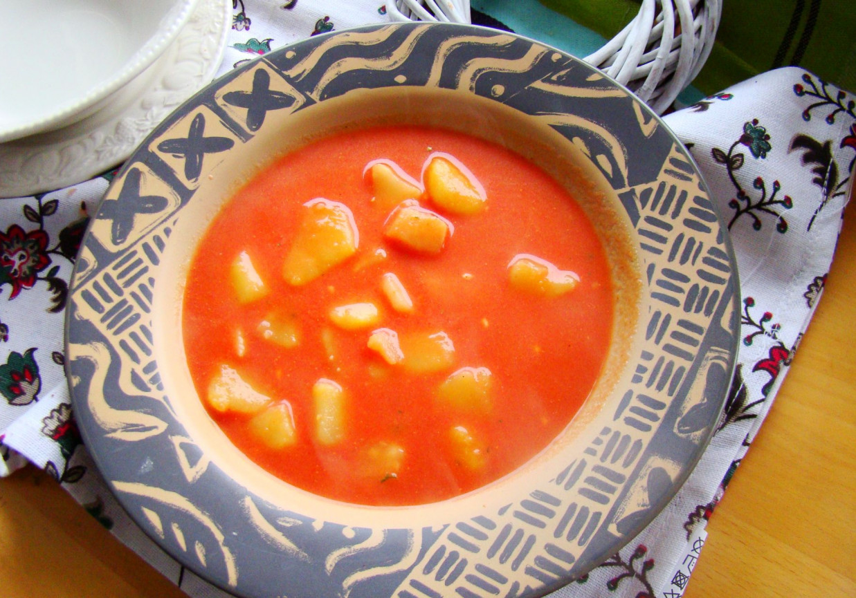 Pomidorowo-selerowa z ziemniakami  foto