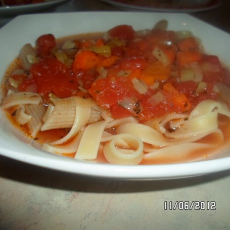 Krok 3 - Pomidorowo-warzywna z makaronem różniastym foto