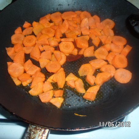 Krok 1 - Pomidorowo-warzywna z makaronem różniastym foto
