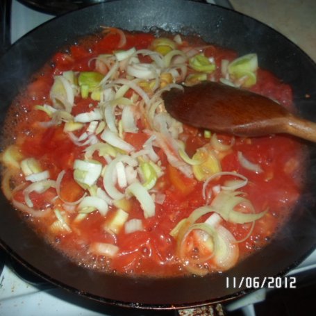 Krok 2 - Pomidorowo-warzywna z makaronem różniastym foto