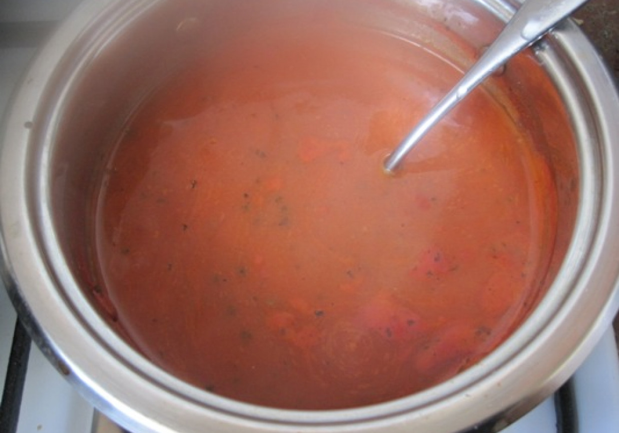 Pomidorowo-ziołowy sos do gołąbków foto